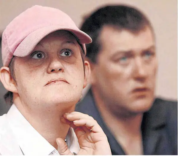 Sarah Benford: photo of her mother, Vicki Benford, and uncle Stephen Cross, at a 2003 press conference regarding Sarah's 2000 disappearance.