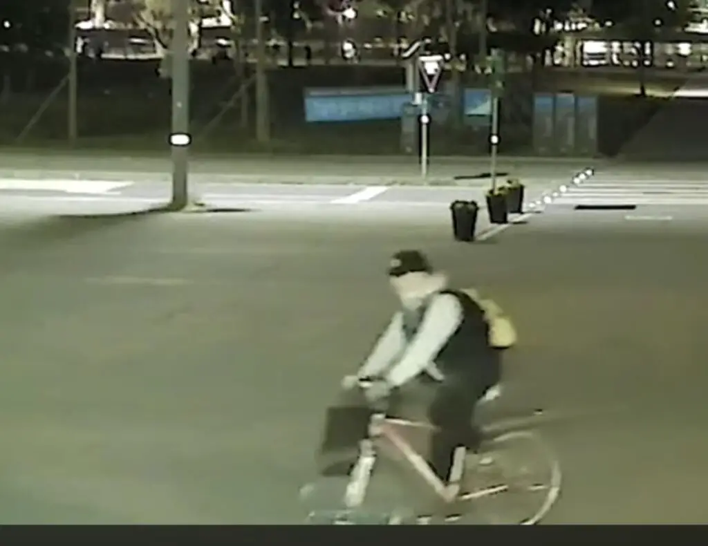 Son Jung-min: photo of suspicious bicyclist