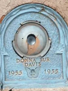 Donna Sue Davis' headstone at the cemetery. 